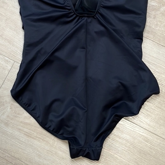 MIRACLESUIT Twisted Sister Esmerlda One-Piece Swimsuit BLACK SIZE 14 - Picture 10 of 10